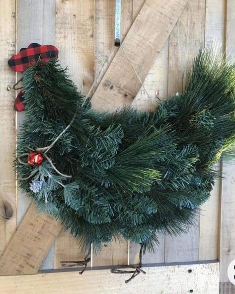 Simple Christmas Wreaths, Chicken Wreath, Horse Wreaths, Christmas Chicken, Chicken Crafts, Easy Christmas Wreaths, Holiday Bows, Xmas Wreaths, Wreath Designs