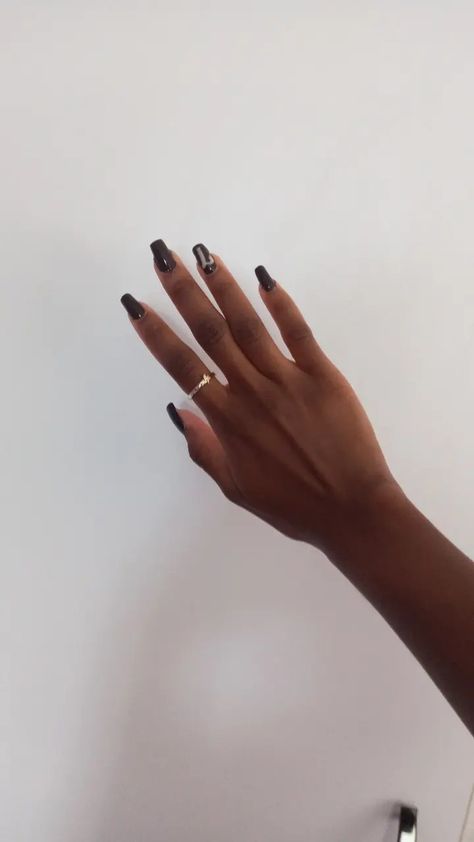 Black Hand Claims, Black Hands Nails, Nails With L Initial, Black Nails With Initial, L Initial Nails, Hand Claims, Black Women Nails, 90s Girl Groups, Nails Inspiration Black