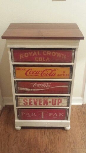 Coke crate craft chest Coke Crates Repurposed, Coke Bottle Crate Ideas, Coke Crate Decor, Coke Crate Ideas, Antique Soda Crate Decor, Old Coke Crates, Crate Crafts, Crate Ideas, Drawers