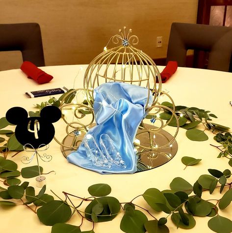 Cinderella Party Centerpieces, Carriage Centerpiece Ideas, Cinderella Table Decorations, Glass Slipper Centerpiece, Cinderella Centerpiece Ideas, Light Blue Quinceanera Ideas, Sweet 16 Cinderella Theme, Cinderella Carriage Centerpiece, Fairytale Carriage