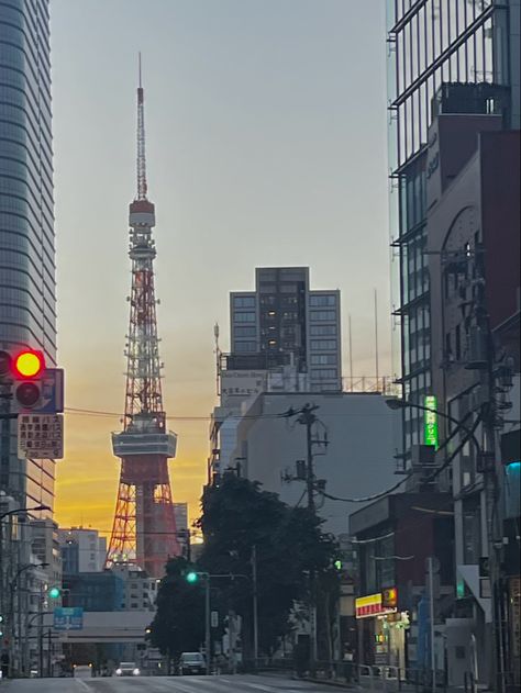 Tokyo Downtown, Tokyo Aesthetic, Sunrise Aesthetic, How To Disappear, Tokyo Tower, Japan Aesthetic, Tokyo Japan, Cn Tower, Ig Story