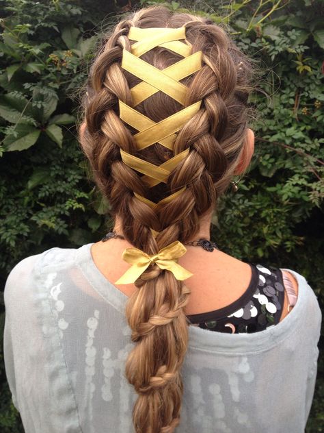 Corset ribbon braid into a carousel braided ponytail. #hair #braids Ribbon In Braids Hairstyles, Ribbons In Hair Braid, Corset Hairstyle, Cute Ribbon Hairstyles, Renfaire Hair, Hairstyles Ribbon, Hair Ribbons Hairstyles, Crazy Braids, Braid With Ribbon