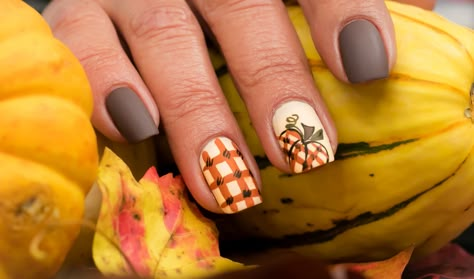 Get in the spooky spirit with these cute Halloween nail ideas! Cute Halloween nail designs! Easy Halloween nails diy! Easy Halloween nail designs. Diy Halloween nails easy. Easy Fall Nail Designs, Rich Food, Simple Fall Nails, Pumpkin Designs, Cute Halloween Nails, Fall Colours, Fall Gel Nails, Pumpkin Nails, Fall Nail Art Designs