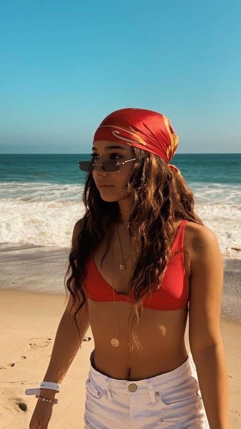 Bandana Beach Head Scarf, Head Scarf Outfit, Fashion Outfits Dresses, Summer Picture Poses, Hair Scarf Styles, Beach Fits, Scarf Outfit, Outfits Dresses, Beach Photography Poses