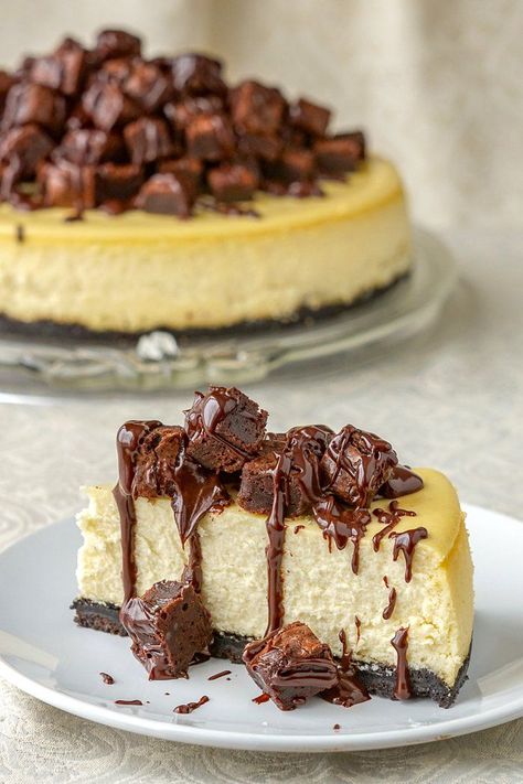 Cookie Crumb Crust, Triple Chocolate Cheesecake, Crumb Crust, Cheesecake Brownie, Brownie Cheesecake, Mini Brownies, Chocolate Cheesecake Recipes, Cake Cheesecake, Vanilla Cheesecake