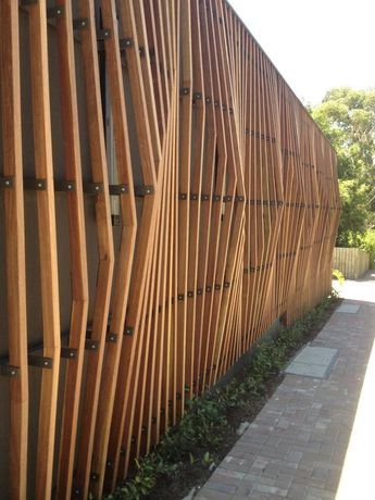 Fancy Fence, Fence Design Ideas, Exterior Wall Panels, Old Screen Doors, Exterior Wall Cladding, Wood Facade, Timber Screens, Modern Screens, Wooden Screen