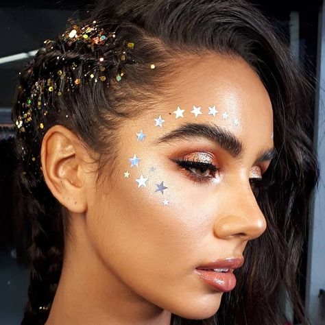 Coachella Make-up, Make Com Glitter, Music Festival Makeup, Coachella Hair, Coachella Makeup, Sweat Proof Makeup, Festival Makeup Glitter, Make Carnaval, Glitter Bar