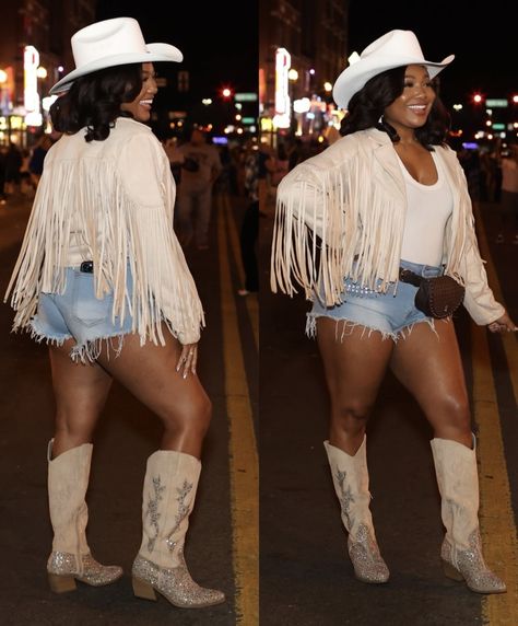 Texas Rodeo Outfits For Black Women, Western Outfit Black Women, Rodeo Outfits For Women Black, Houston Rodeo Outfits For Black Women, Pink Rodeo Outfit, Urban Cowgirl Outfits, Western Outfits Black Women, Rodeo Outfits For Black Women, Curvy Cowgirl Outfits