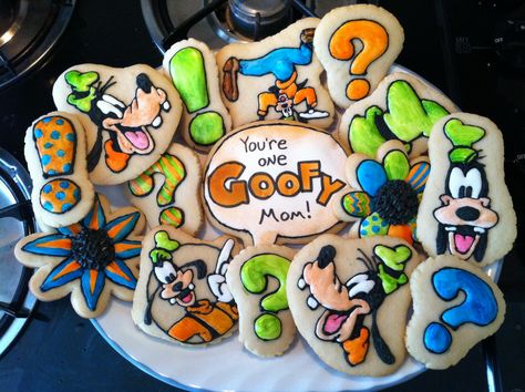 Goofy Mother's Day cookies by Layde Cakes Goofy Birthday Party, Goofy Birthday, Goofy Cake, Disney Baking, Donald And Daisy, Goofy Disney, Disney Cookies, Things To Bake, Movie Birthday