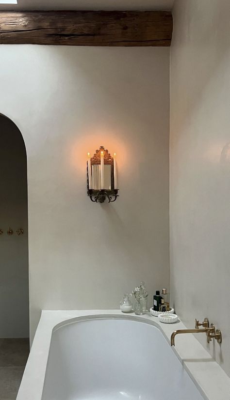 Plaster Bathroom, Minimal Bathrooms, Travertine Bathroom, Modern Colonial, Bathroom Design Inspiration, Cozy Place, Beautiful Bathrooms, New Room, Interior Inspiration