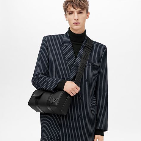 City Keepall LV AEROGRAM - Bags | LOUIS VUITTON Keepall Louis Vuitton, Louis Vuitton Jacket, Luxury Travel Bag, Bags Louis Vuitton, Louis Vuitton Official, Men's Bags, City Bag, Mens Luxury, Deep Black