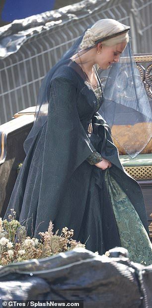 Olivia Cooke looks elegant as she films season two of House of the Dragon | Daily Mail Online Phia Saban, Medici Masters Of Florence, Helaena Targaryen, Game Of Thrones Prequel, Olivia Cooke, Dragon Series, Targaryen Aesthetic, Celebrity Skin, Gra O Tron