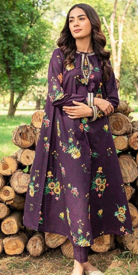 Lawn Frock Design, Long Frocks Designs, Long Frock Designs, Stylish Short Dresses, Pakistani Dresses Casual, Fashion Sketches Dresses, Beautiful Maxi Dresses, Dress Design Patterns, Sleeves Designs For Dresses