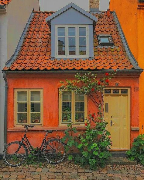 Architecture Reference Building, Colourful Houses Exterior, Fun House Exterior, Dutch Cottage Exterior, Typical British House, Bold House Exterior Colors, Artsy House Exterior, Artist House Exterior, Simple Building Reference Photo