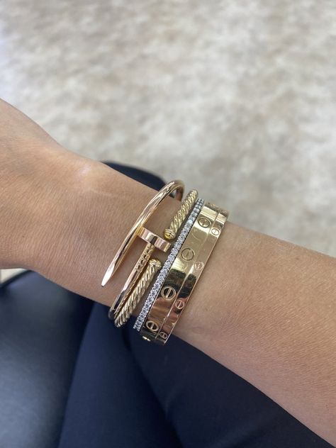 Love Bracelet Dent, Style Cartier Love Bracelet, Cartier Love Stack, Cartier Stacked Bracelets, Luxury Bracelet Stack, Cartier Stack, Cartier Bracelet Stack, Love Bracelet Stack, Bracelet Stack Ideas