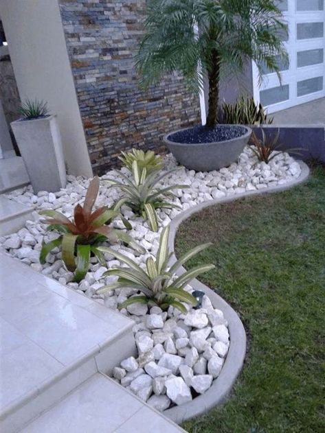 House Ranch, Small Front Yard Landscaping, Front Yard Garden Design, Front Yard Landscaping Simple, Rock Garden Landscaping, Easy Flower, House Modern, Front House Landscaping, Outdoor Gardens Design