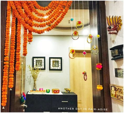 Pooja Rawat on Instagram: “Nothing is more satisfying than Handmade to me... This Diwali I decided to decorate my main door with something fresh and handmade all by…” Main Door Flower Decoration Ideas Indian, Front Door Flower Decoration Indian, Diwali Main Door Decoration, Gate Decoration For Diwali, Diwali Decorations At Home Entrance Door, Office Diwali Decoration Ideas, Decorations For Diwali, Over Door Decor, Main Door Decoration