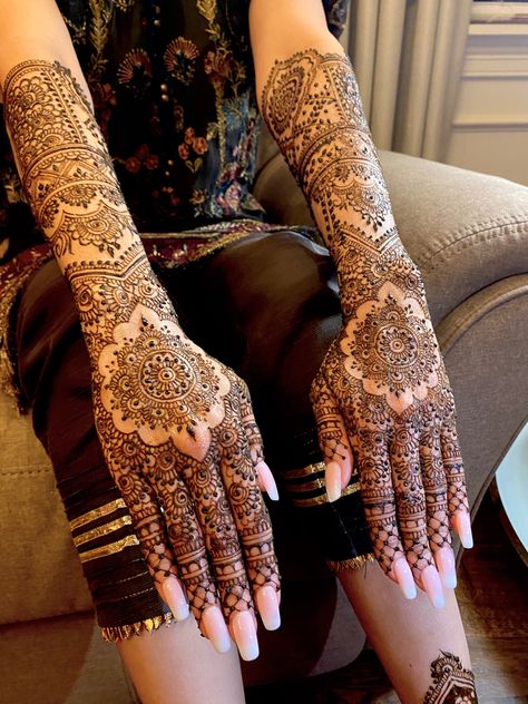 Bridal Mehendi Front And Back, Front Hand Bridal Mehndi Designs, Wedding Henna Designs, Indian Henna Designs, Henna Designs Back, Pretty Henna, Tato Henna, Mehndi Designs Bridal Hands, Latest Henna Designs