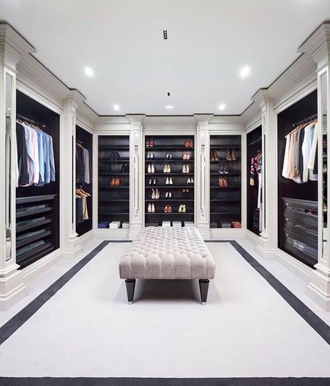 Mansions & Luxury Houses on Instagram: “Follow @CindyStumpoBuilder 😍 Her work is AMAZING! This is one of our favourites; traditional meets elegance with a touch of modern ✨👌🏻…” Luxurious Dressing Room, Modern Closet Designs, A Walk In Closet, Reka Bentuk Bilik Tidur, Dressing Room Decor, Dressing Room Closet, Dream Closet Design, Walk In Closet Design, Luxury Closets Design