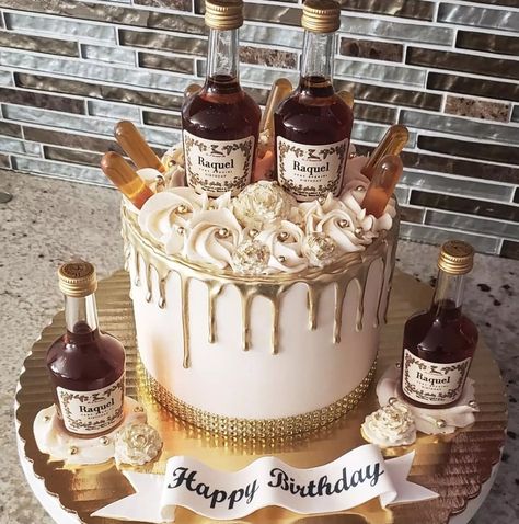 Hennessy Cake Ideas, Hennessy Cupcakes Recipe, Hennessy Cake For Him, Hennessy Party, Booze Cake, Alcohol Birthday Cake, Hennessy Cake, Tropical Birthday Cake, Cake For Him