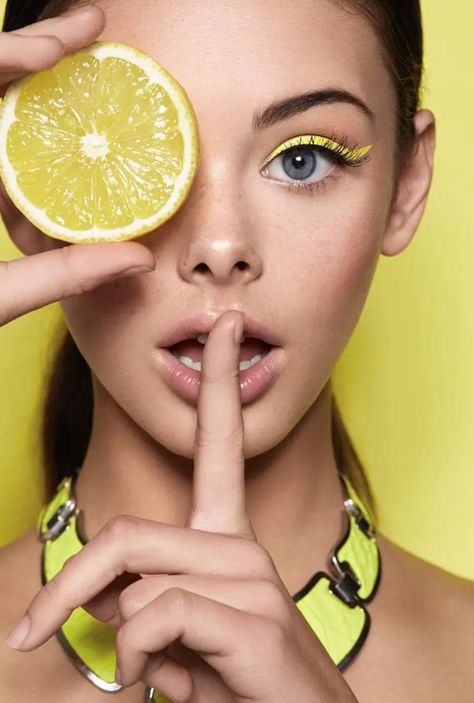 Fruit Makeup, Fruit Shoot, White Fashion Photography, Makeup Colorful, Fruit Fruit, High Fashion Models, Pose Fotografi, Fruit Photography, Pictures Makeup