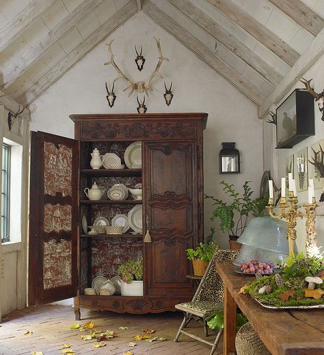 Hunting Lodge by R. Goodwin Lodge Interiors, Rustic Industrial Decor, Rustic Luxe, Cabin Interiors, Hunting Lodge, Old Cottage, English Country House, Cottage Design, French Decor