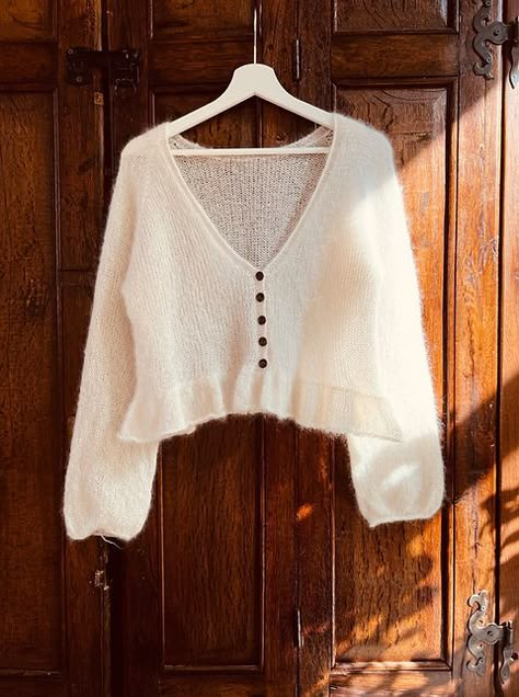 Easy Knitting Projects For Beginners, Raglan Increases, Mohair Knit, Classic Cardigan, Mohair Cardigan, Cashmere Yarn, Circular Knitting Needles, Circular Knitting, Stockinette Stitch