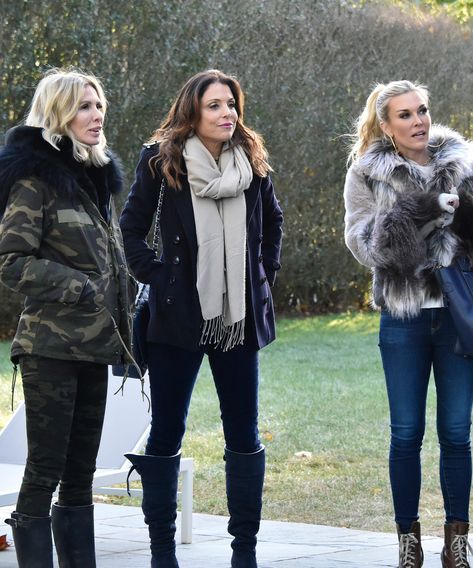 We Finally Have The Full Backstory Behind Bethenny & Carole's RHONY Feud #refinery29 https://www.refinery29.com/en-us/2018/08/208691/bethenny-frankel-carole-radziwell-feud-real-housewives-reunion Bethany Frankel Style, Bethany Frankel, Carole Radziwill, Brunch Outfits, Real Housewives Of New York, Bethenny Frankel, Mommy Outfits, Housewives Of New York, Fall Winter Wardrobe