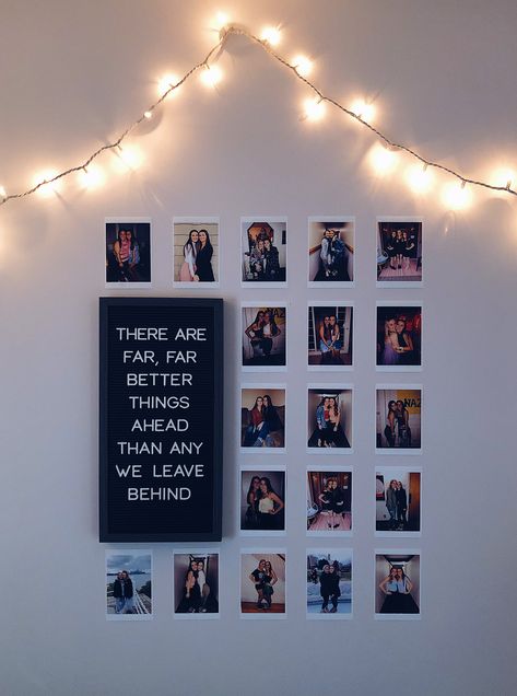 How To Decorate Polaroid Pictures, Poloroid Pictures Ideas Wall Collage, Room Mate Ideas, Photowall Ideas Bedroom Aesthetic, Photo Display Ideas Bedroom, Polaroid Bedroom Ideas, Quotes For Wall Decor Bedroom Aesthetic, Room Decor Photos Wall Collage, Aesthetic Photo Wall Ideas