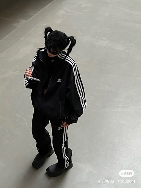 Adidas Hoodie Outfit, Outfit Korean, Chill Fits, Adidas Girl, Dope Fashion, Puffy Jacket, Adidas Hoodie, Swaggy Outfits, Cat Clothes