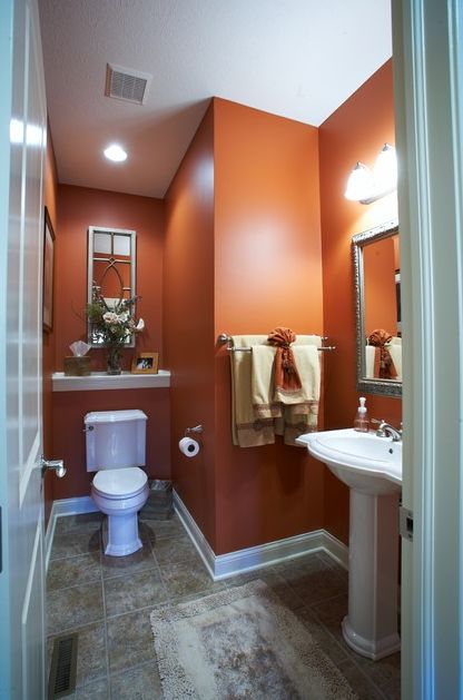 Orange you glad that Cavern Clay SW 7701 looks so stunning in this bathroom? Colorful Bathroom Tile, Orange Bathrooms, Master Decor, Bathroom Color, Orange Walls, Paint Primer, Diy Renovation, Small Bathroom Decor, Bathroom Colors