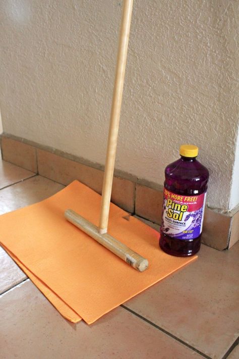 Using a Cuban mop Cuban Mop, Cleaning Hacks Tips And Tricks Bedroom, Artsy Bedroom, Diy Wall Decor For Bedroom, Bedroom Furniture Layout, Small Bedroom Furniture, Vintage Bedroom Decor, Kids Interior Design, Modern Kids Bedroom