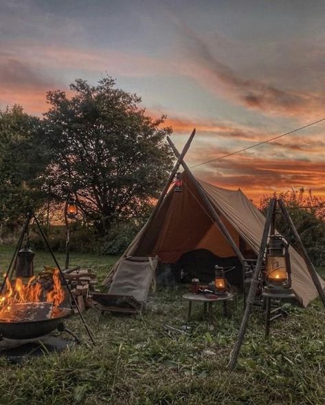 Camping Aesthetic Night, Tent Aesthetic, Fall Camping Outfits, Tent Night, Aesthetic Camping, Bushcraft Shelter, Camping Inspiration, Camping Photography, Camping Aesthetic