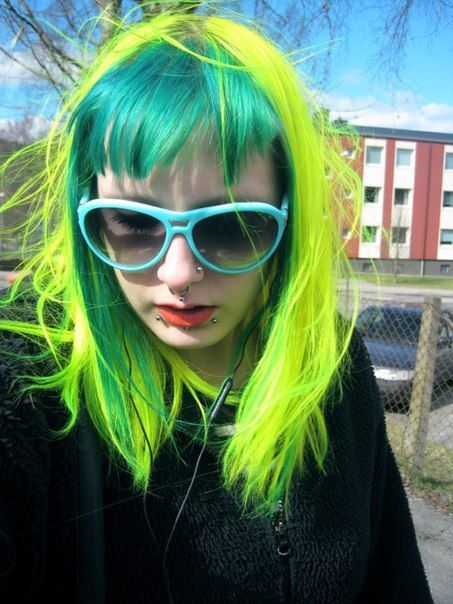 yellow hair *-* Neon Green Hair, Neon Hair, Dyed Hair Inspiration, Bright Hair, Alternative Hair, Yellow Hair, Dye My Hair, Hair Inspiration Color, Cut My Hair