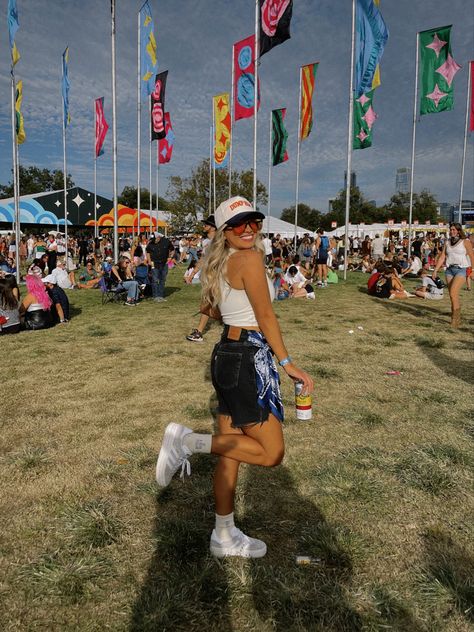 Texas fashion, music feetival outfit, music feetival fashion, austin city limits outfit #adidas #adidasshoeswomen #musicfestival⁠ #casualoutfit #neutralstyle #womenfashion #womenstyle #streetstyle #austinlife #austintexas #texas #comfycasual #casualstyle #casualoutfit #casualoutfitideas #aesthetic #levis #zara #urbanoutfitters City Festival Outfit, Comfy Festival Outfit, Acl Fits, Acl Festival Outfit, Simple Festival Outfit, Austin City Limits Outfit, Acl Outfits, Beer Festival Outfit, Austin Trip