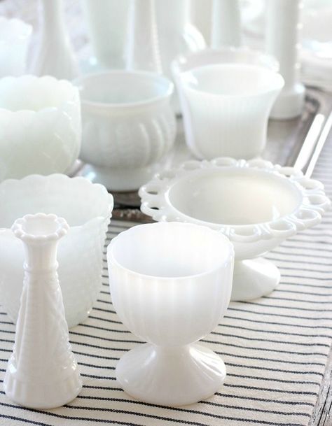 Decorating with Thrift Store Finds - White Milk Glass Collection - Satori Design for Living #milkglass #whitedecor #thrifting Thrift Flip Clothes, Milk Glass Decor, Thrift Shop Finds, Milk Glass Collection, Thrift Store Decor, Refinishing Furniture Diy, Thrift Store Furniture, Furniture Upcycling, Farmhouse Sinks