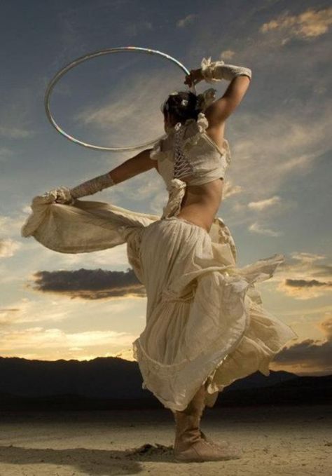 from:crescentmoon06 Hoop Dance, Jitterbug, 사진 촬영 포즈, Flow Arts, Poses References, Jive, Hula Hoop, Body Poses, Dance Art