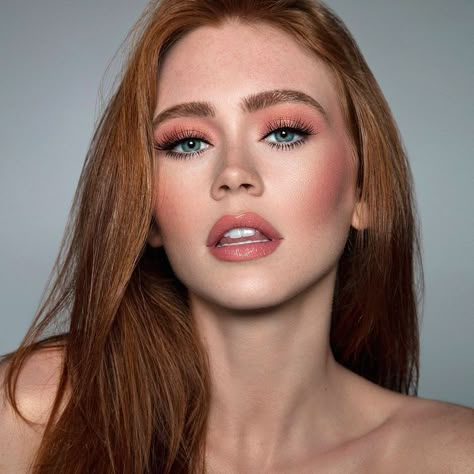 Shimmery and Natural Summer Makeup #naturalmakeup #naturalmakeupideas #naturalmakeuptutorials #makeuptips #makeuplooks #makeuplooksnatural #naturalmakeupforblondes Natural Makeup For Blondes, Rosa Make-up, Amazing Wedding Makeup, Natural Summer Makeup, Mekap Mata, Festival Make Up, Redhead Makeup, Peach Makeup, Best Natural Makeup