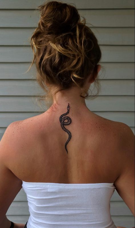 Behind The Neck Tattoos, Back Of Neck Tattoos For Women, Neck Tattoo Women, Back Tattoo Women Spine, Back Tattoos Spine, Small Snake Tattoo, Nape Tattoo, Tattoo Ideas Inspiration, Flower Spine Tattoos