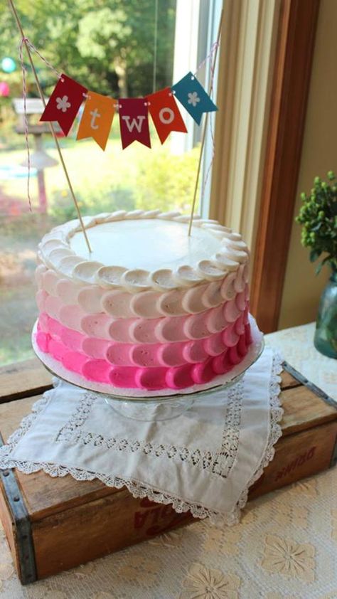 cute ombre cake Ombre Cake Frosting, Blue Ombre Cake, Christening Cake Boy, Buttercream Designs, Petal Cake, Cloud Cake, Homemade Birthday Cakes, Ombre Cake, Creative Desserts