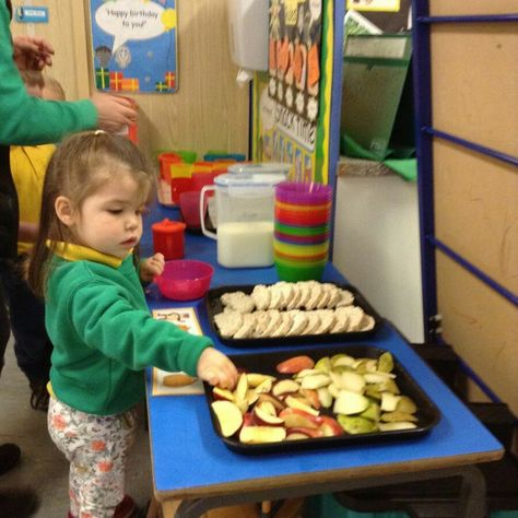 Eyfs Snack Area, Snack Area Eyfs, Montessori Snack Station, Nursery 2023, Snack Area, Making Snacks, Daycare Setup, Montessori Work, Making Healthy Choices