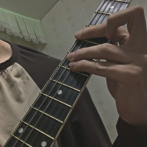 Hands aesthetic Guitar Hands Aesthetic, Boy Hands Aesthetic, Male Guitarist Aesthetic, Hands Playing Guitar, Guitar Hands, The Dog Star, Creative Writing Exercises, Marlene Mckinnon, Rockstar Bf