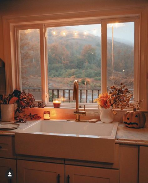 Bacon Panini, Dark Home Aesthetic, Apple Cheddar, Dream House Aesthetic, Cosy Kitchen, Autumn Home Decor, Fall Kitchen, Fall Feels, Cozy Place