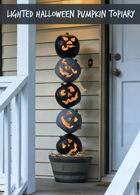 Pumpkin Topiary Diy, Porta Halloween, Strašidelný Halloween, Halloween Decor Diy, Labu Halloween, Easy Diy Halloween Decorations, Casa Halloween, Halloween Front Porch Decor, Pumpkin Topiary