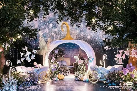 Cinderella Quinceanera Themes, Cinderella Quinceanera, Wedding Theme Design, Cinderella Theme, Debut Ideas, Luxury Wedding Decor, Dream Wedding Decorations, Quinceanera Themes, Wedding Backdrop Decorations