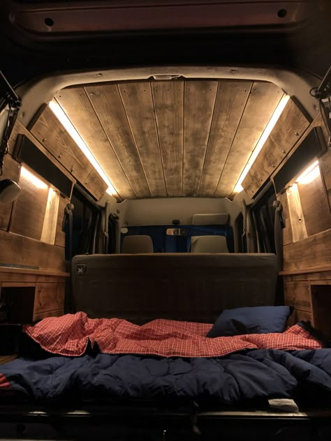 T4 Interior, Iveco Daily Camper, Diy Roof Top Tent, Astuces Camping-car, Van Camp, Kombi Motorhome, Camper Beds, Ford Transit Camper, Vw Vanagon