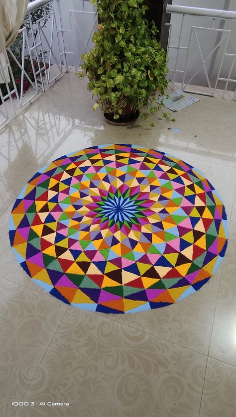 Geometry Rangoli Designs, Well Rangoli Design, Circle Geometric Design, Rangoli Designs Geometrical, Rangoli 3d Design, Dotted Rangoli Design With Colour, Rangoli Designs 3d, Rangoli Designs In Circle, 3d Kolam Designs