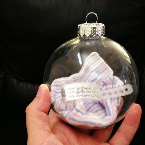 Baby's first Christmas Ornament (great idea to use beanie and hospital bracelet) Christmas Decoration Diy, 1st Christmas Ornament, Baby's 1st Christmas Ornament, Rustic Christmas Ornaments, Baby's 1st Christmas, Clear Ornaments, Baby's First Christmas Ornament, Baby First Christmas Ornament, Christmas Ornaments Homemade