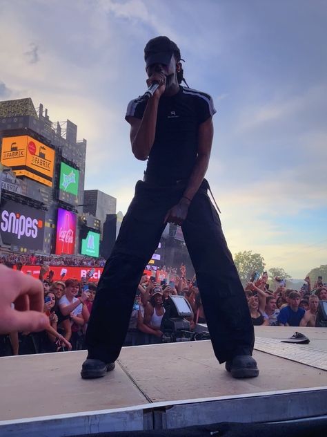 Playboi Carti Opiumcore, Playboi Carti Outfits, Street Fashion Men Streetwear, Standing Poses, Mens Outfit Inspiration, Streetwear Men Outfits, Men Fashion Casual Outfits, Beautiful One, Mens Streetwear