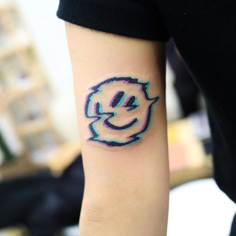 Smiley Face Tattoo, Smile Tattoo, Anatomical Heart Tattoo, Alien Tattoo, 4 Tattoo, Cute Tiny Tattoos, Tatuaje A Color, Face Tattoo, Mini Tattoos